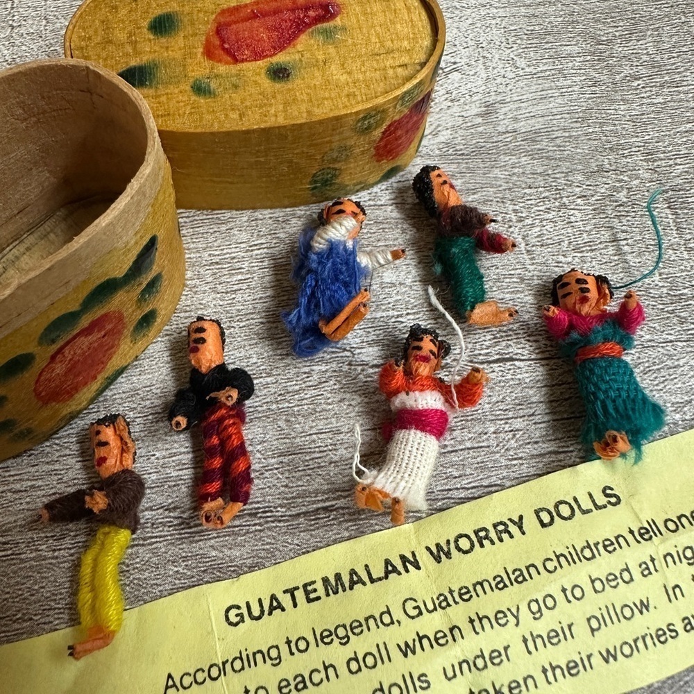 Vintage Original 70s Set of Guatemalan Handmade Worry Dolls In Box - Picture 2 of 2